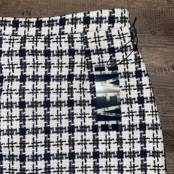 Plaid skirt - Picture 3 of 3